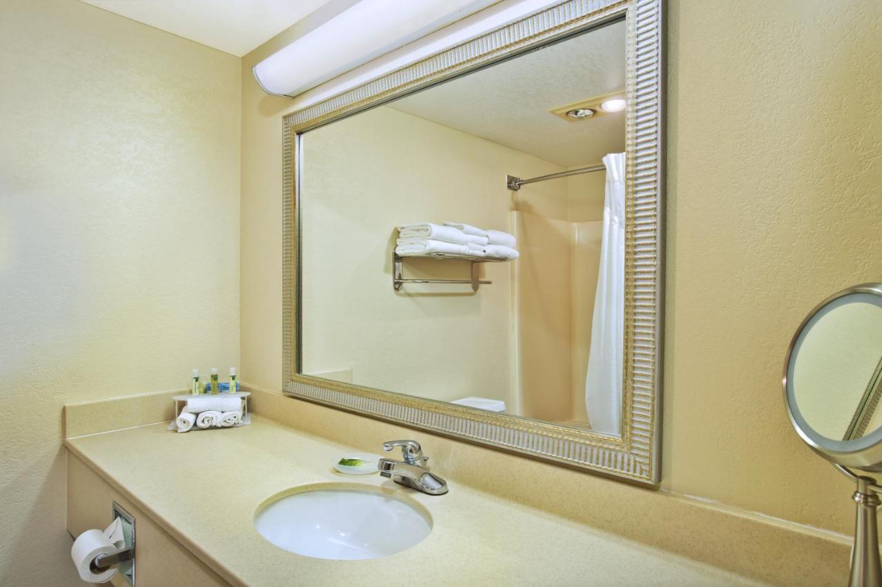 Holiday Inn Express Mackinaw City By Ihg Exterior foto