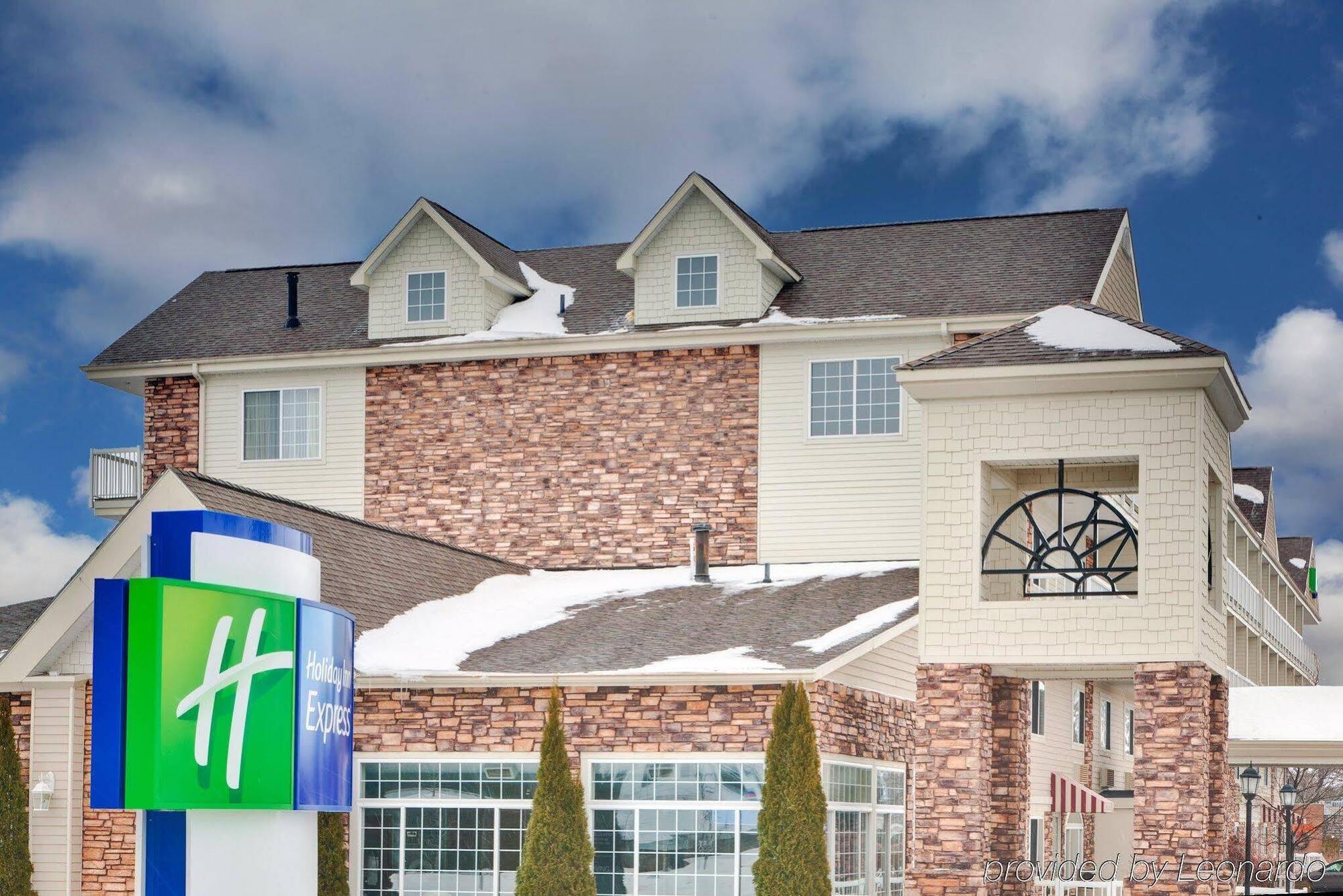 Holiday Inn Express Mackinaw City By Ihg Exterior foto